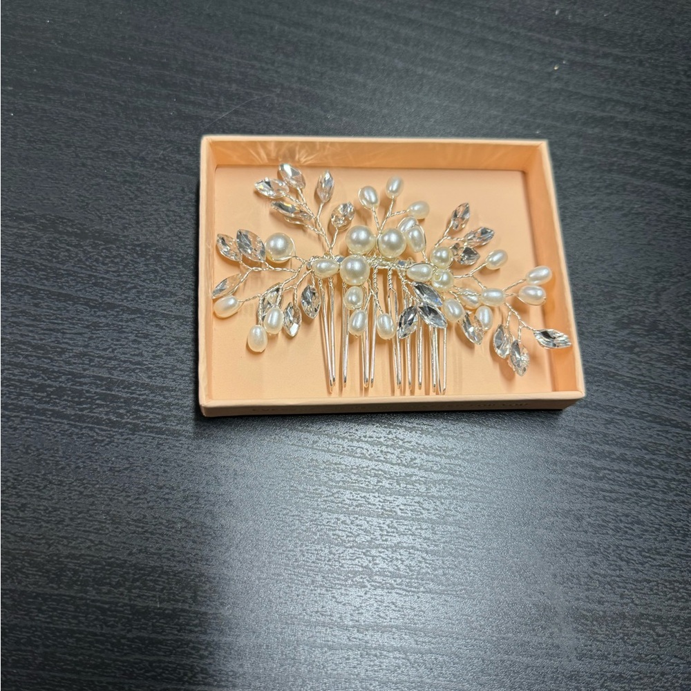 Elegant pearl and crystal rhinestone hair pin
